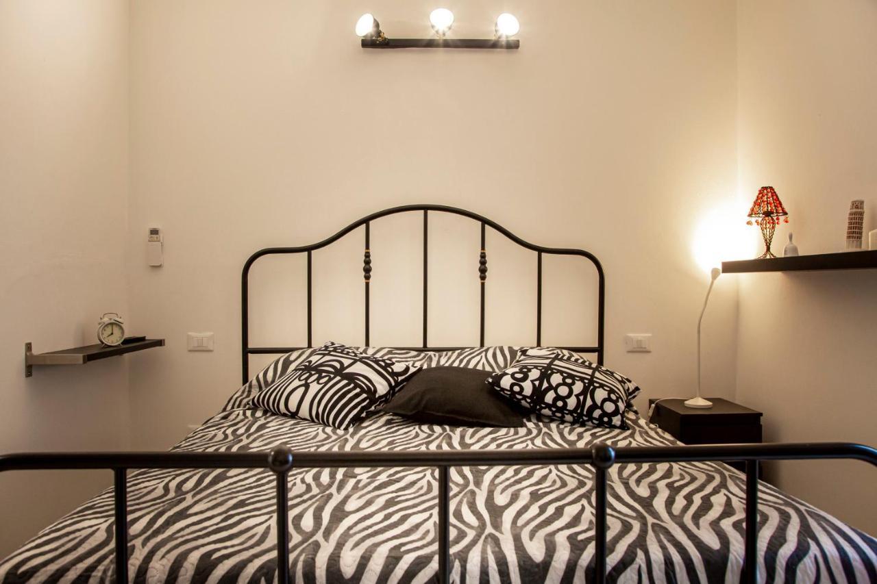 Suite Black And Wite Pisa Luaran gambar